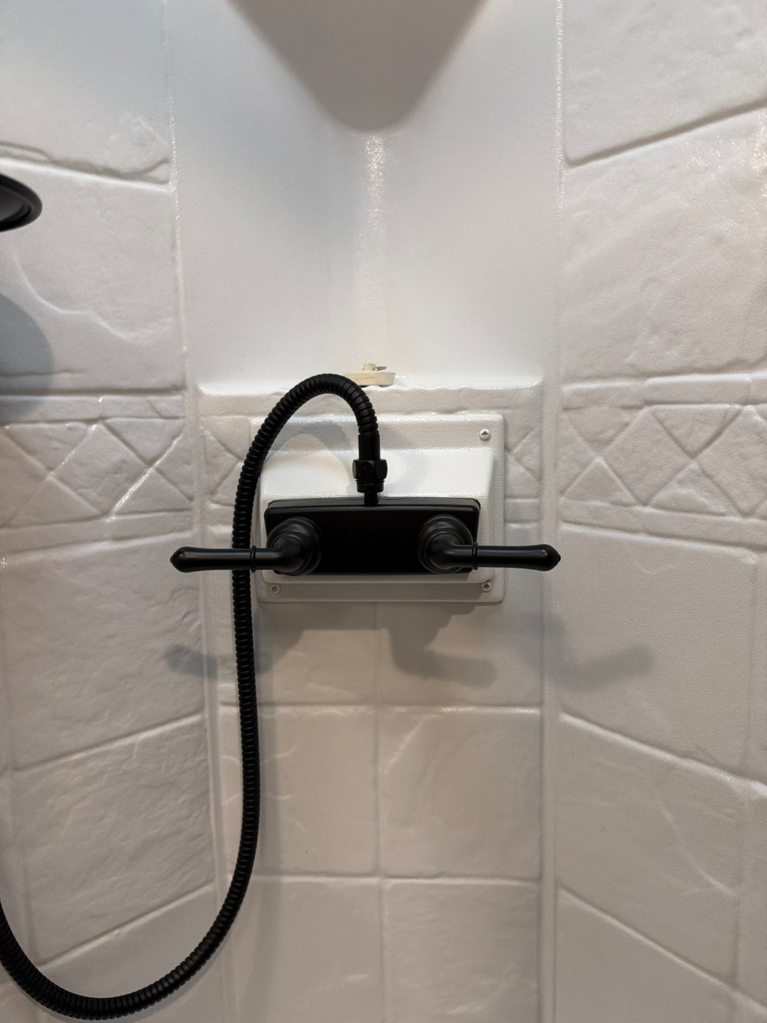 Shower Faucet (Black)