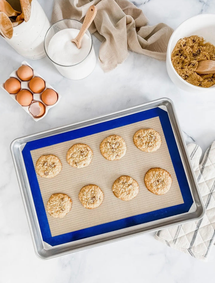 Half sheet pan &amp; baking mat sat