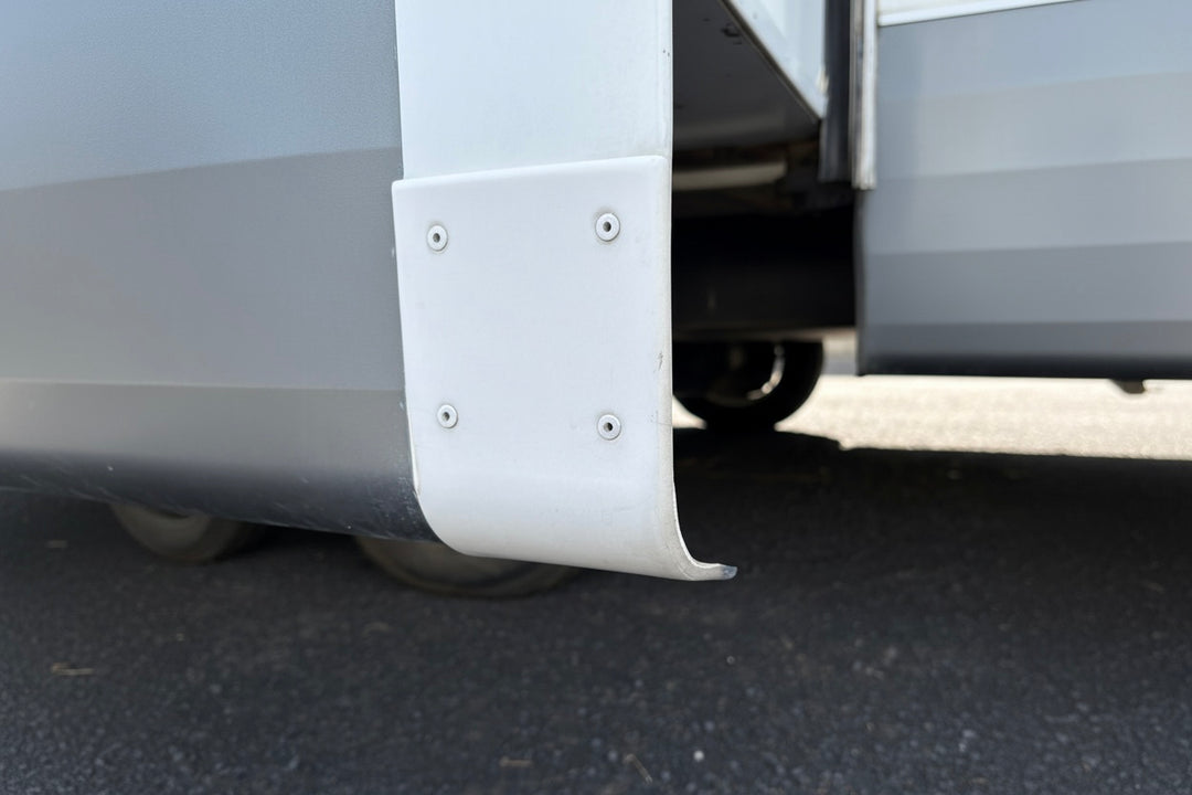 Right Slide Out Bottom Corner Trim white