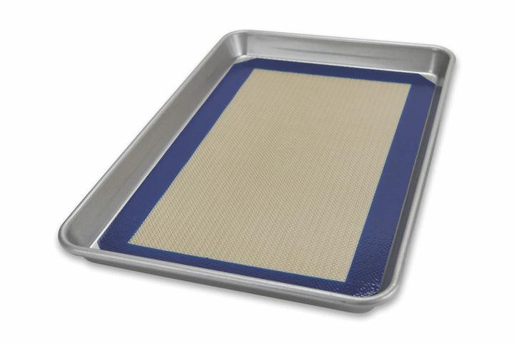Quarter Sheet Pan &amp; Baking Mat Set